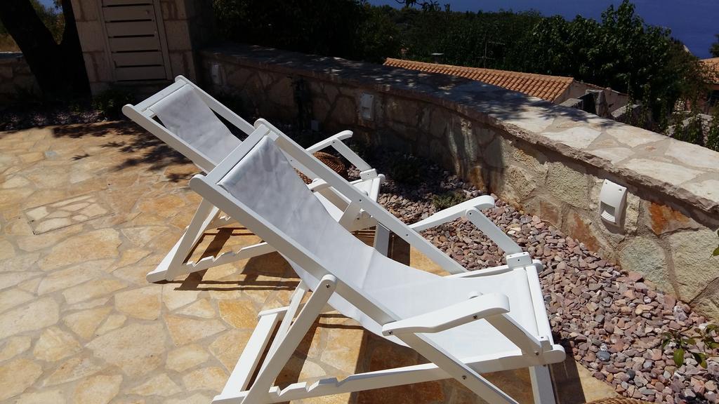 Villa Lilium Athanion Bagian luar foto